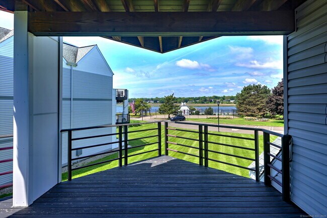 Building Photo - 1128 Windward Rd