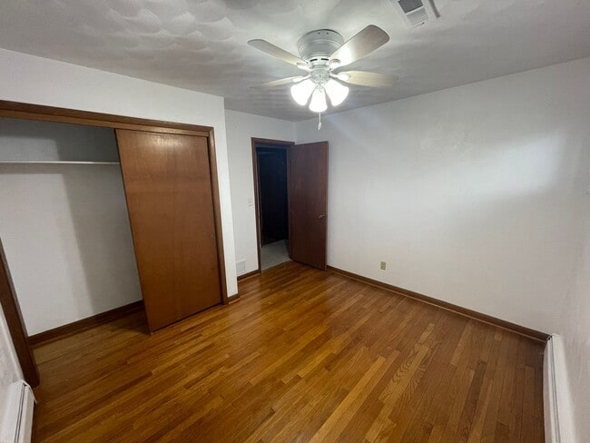 Building Photo - Spacious 3-Bedroom Home on Half-Acre Lot in Top-Rated Pleasant Valley School District!