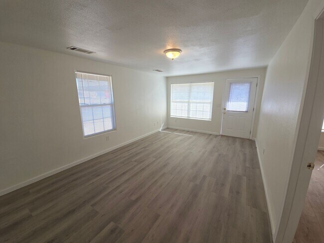 Building Photo - 903 Railroad Ave