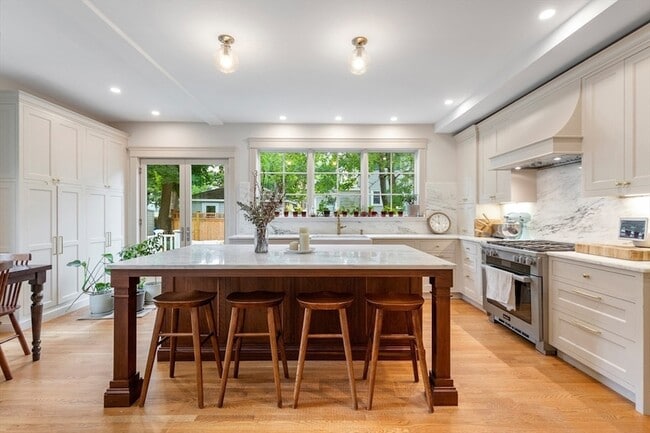 Building Photo - 12 Windermere Ave