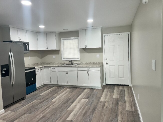 Building Photo - 381 Big Hill Rd