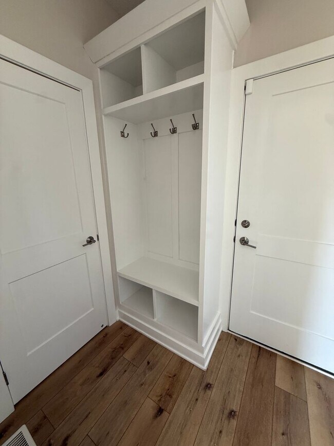 Building Photo - Luxury Newer Construction Home! Perfect Location!