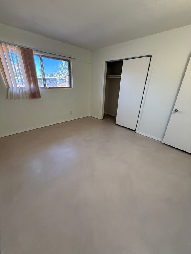 Building Photo - House For Rent