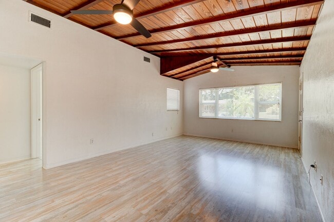 Building Photo - 2/1 Ormond Beachside Bungalow