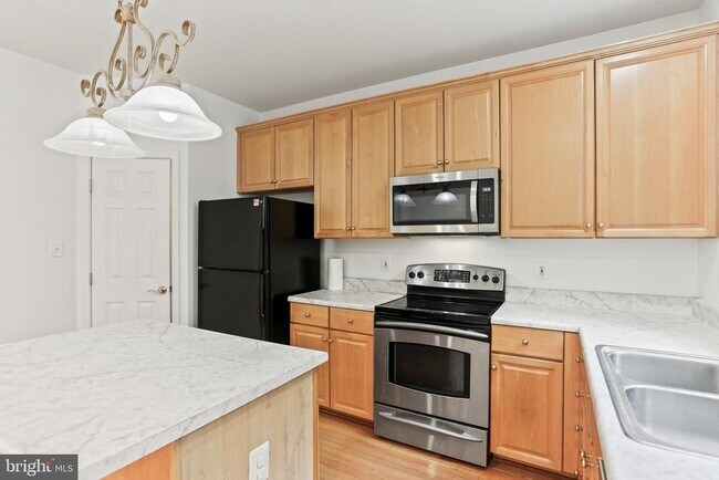 Building Photo - 20 Castle Garden Ct