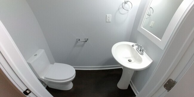 Building Photo - Incredible, modern apartment