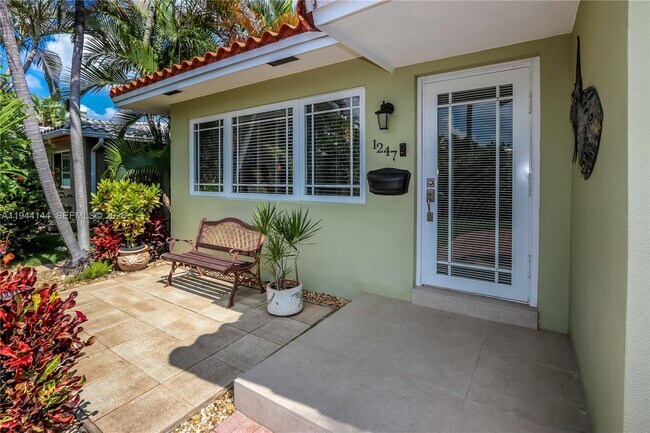 Building Photo - 1247 Washington St