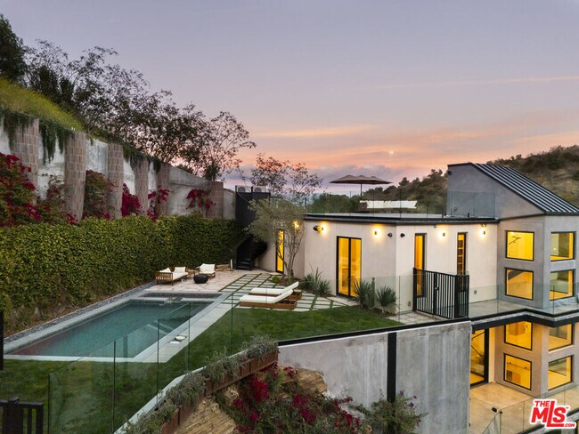 Building Photo - 3755 Camino de la Cumbre