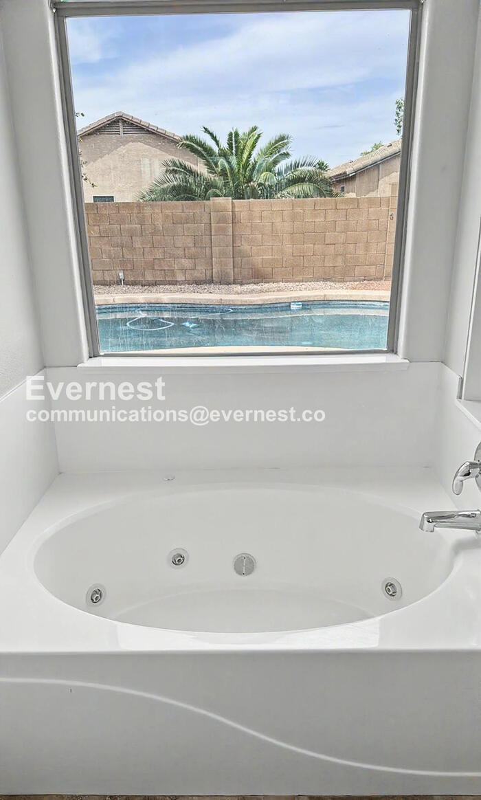 Building Photo - 42520 W Hall Dr