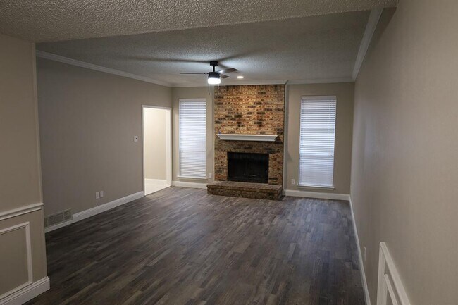 Building Photo - 707 Inglewood Trail