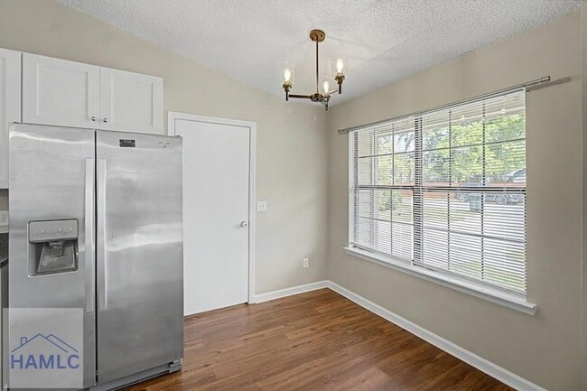 Building Photo - 1384 Forest Lake Dr