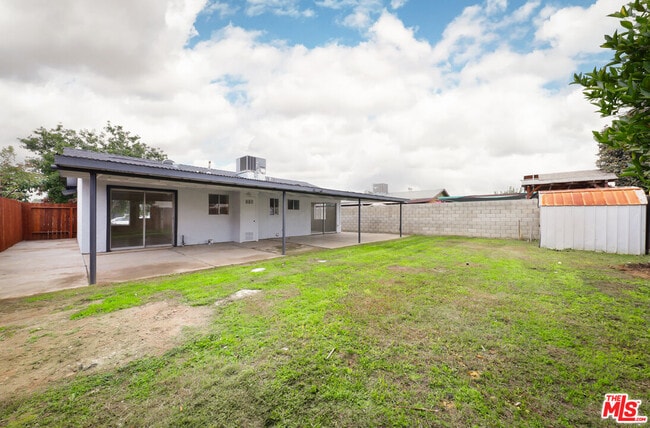 Building Photo - 1040 Iris St