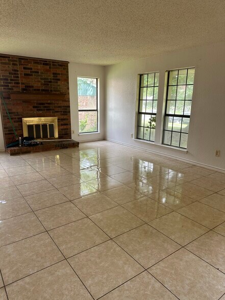 Building Photo - 1513 Lavendale Ln