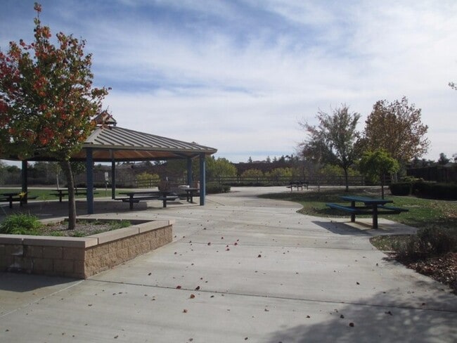 Building Photo - 40407 Calle Real