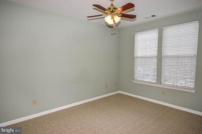 Building Photo - 4950 Brenman Park Dr