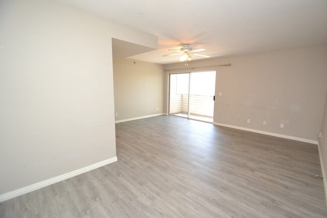 Building Photo - 2 Bedroom 2 Bath Condo on 9th East!!!