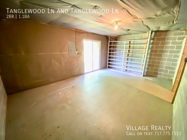 Building Photo - 442 Tanglewood Ln