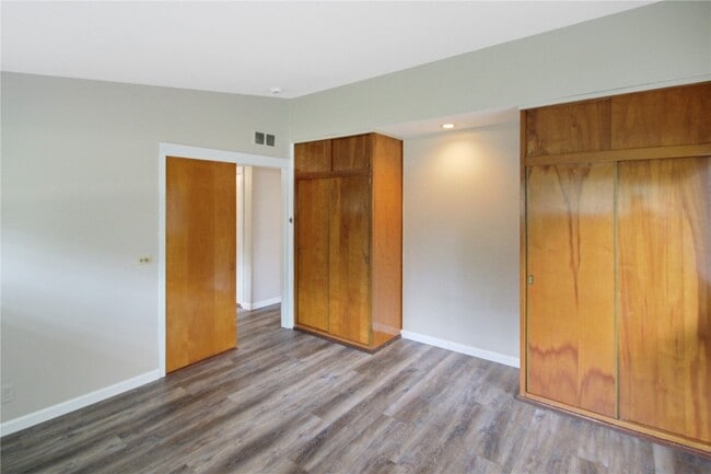 Building Photo - 613 Fieldcrest Dr