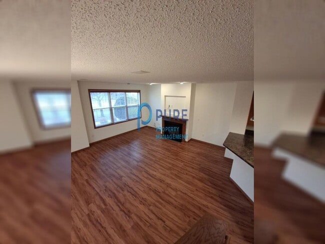 Building Photo - Warm and inviting Woodbury Townhouse! 3 br...