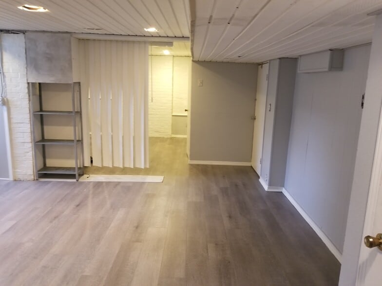living room - 5216 5th Ave