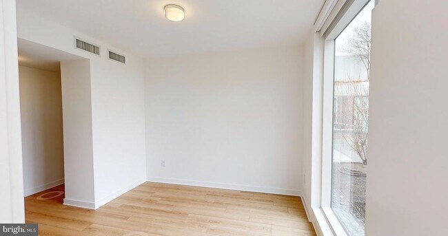 Building Photo - 1201 Half St SE