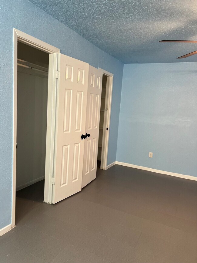 Building Photo - 8405 Wilcrest Dr