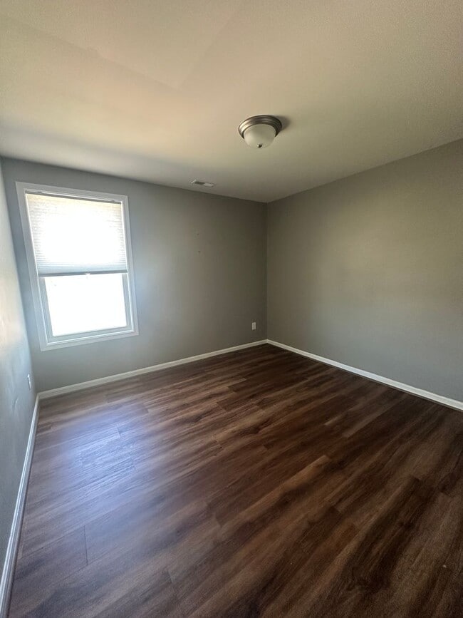 Building Photo - Spacious 4-Bedroom Home – Available Now!