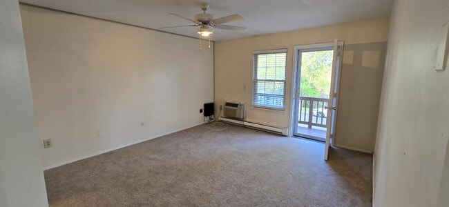 Building Photo - 142 E Maple St