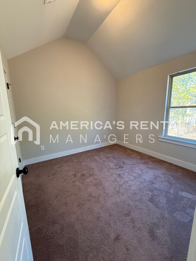 Building Photo - 580 Polo Way