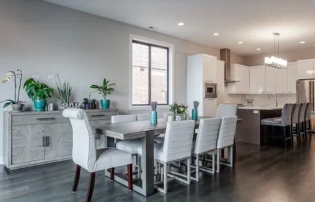 Building Photo - 1618 N Bosworth Ave