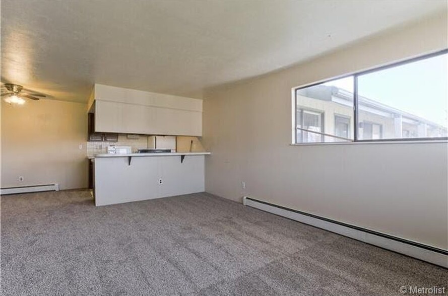 Building Photo - 645 Manhattan Pl