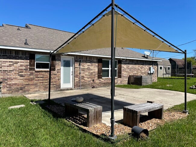 Building Photo - 6122 Stoney Brook Dr