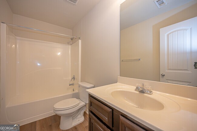 Building Photo - 813 Golden Isles Dr