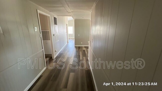 Building Photo - 738 Swan Dr