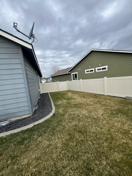 Building Photo - 7942 W Kayak Ct