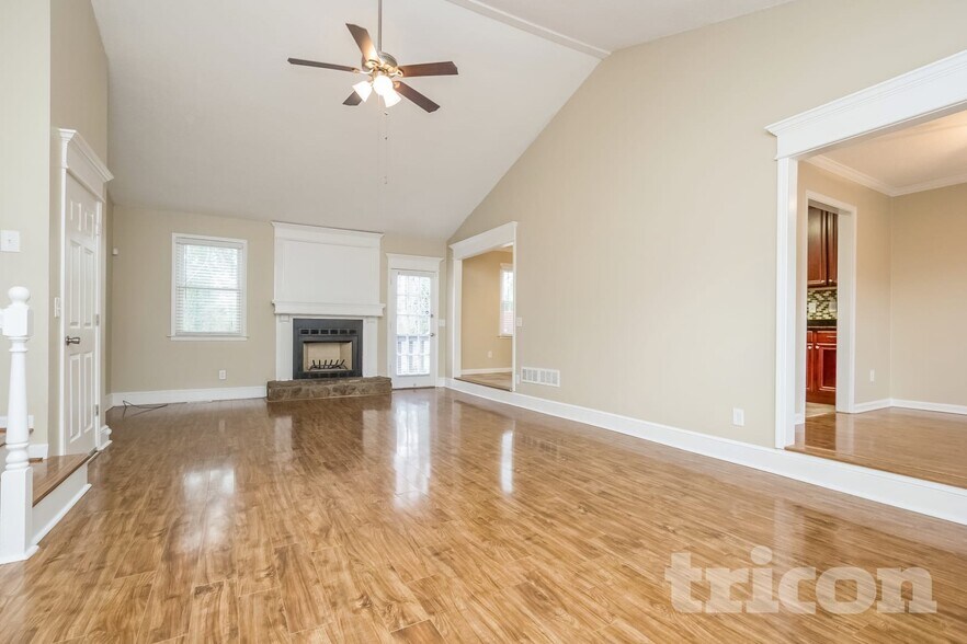Building Photo - 125 Wayside Dr
