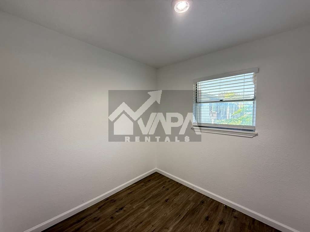 Building Photo - 943 Weizmann St