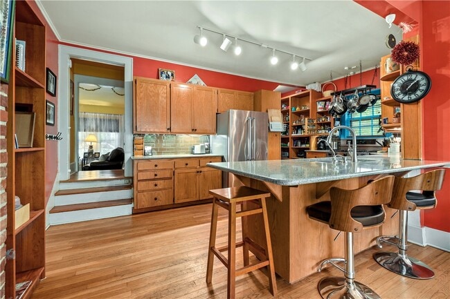 Building Photo - 402 W Ila St