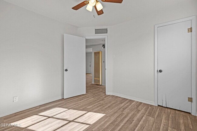 Building Photo - 5017 Sierra Madre Dr