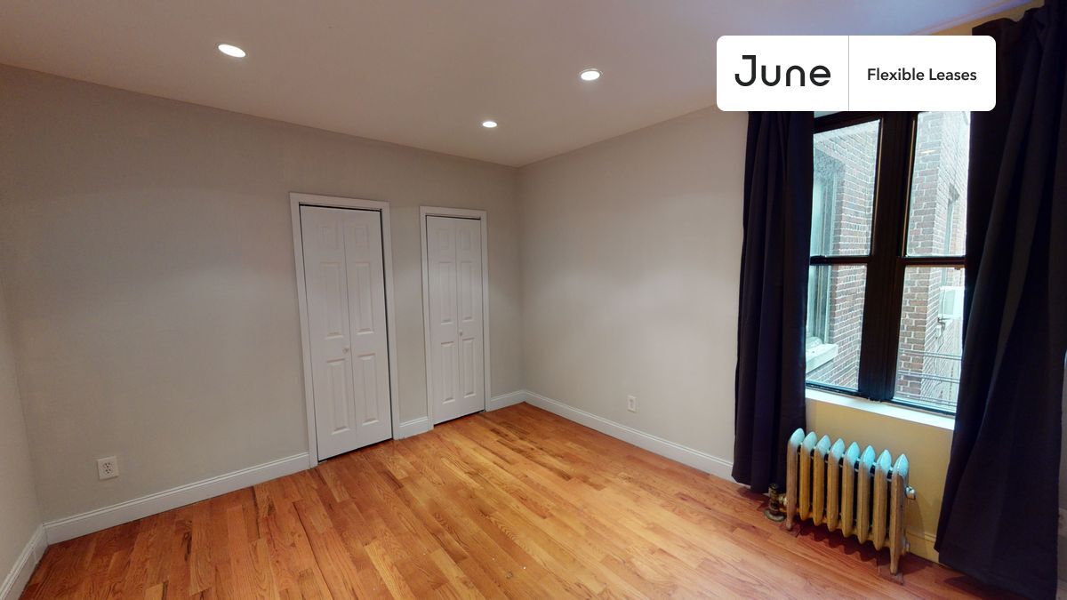 Building Photo - 23 E 109th St