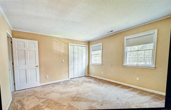 Building Photo - 136 Tunxis Village