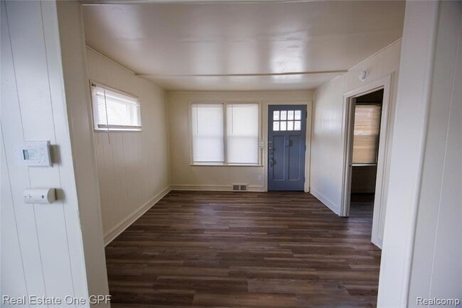 Building Photo - 8242 Maxwell Ave