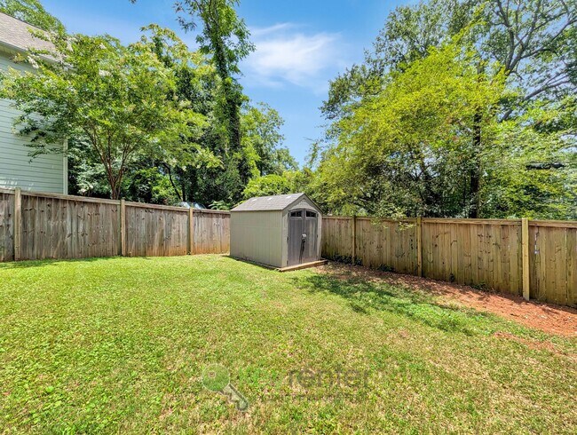 Building Photo - Updated Overbrook Home with Finished Basement & Fenced Yard Near Downtown Greenville