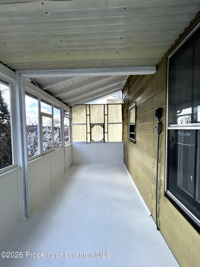 Building Photo - 210 N Bromley Ave