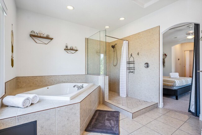 Building Photo - 3 BR + Bonus, Fully furnished, Includes Ut...