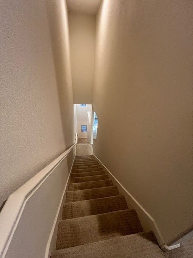 Building Photo - Gorgeous 3 Bed/3 Bath Home in Peaceful Community - Impeccably Maintained