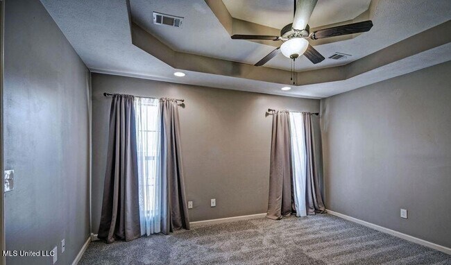 Building Photo - 121 Millhouse Drive
