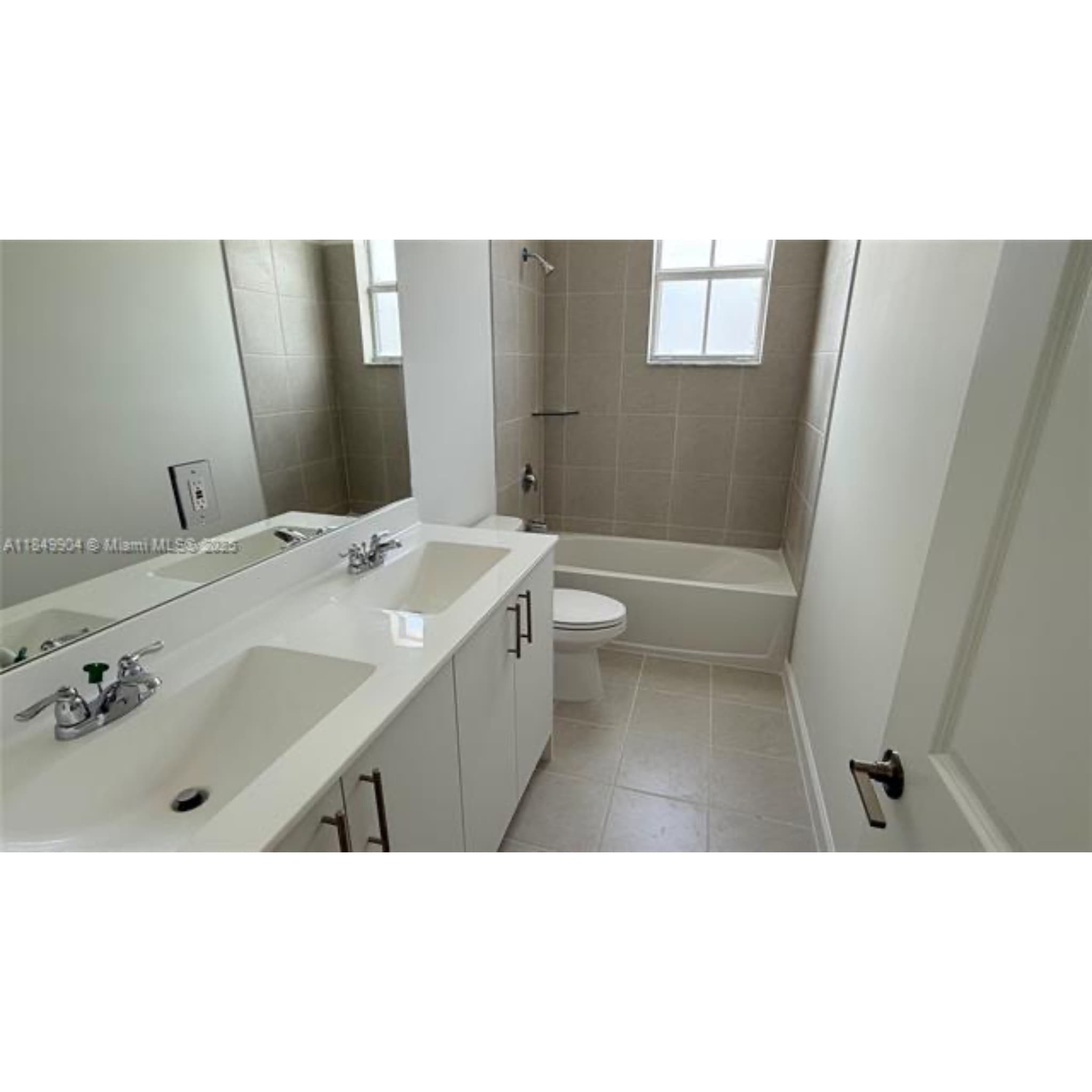 Building Photo - 2539 SE 26th Rd