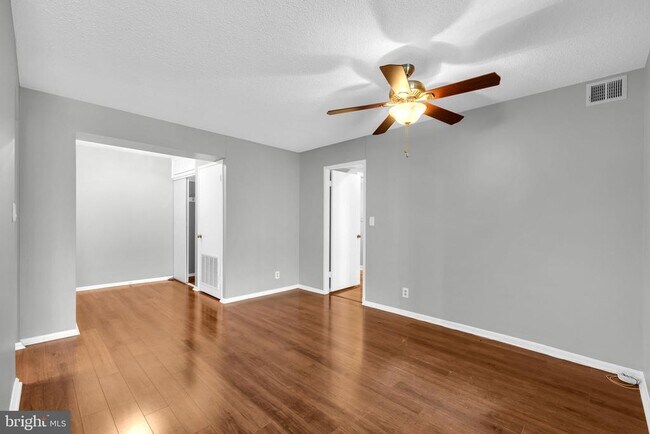 Building Photo - 5904 Mt Eagle Dr