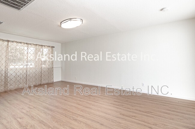 Building Photo - 726 Milestone Dr